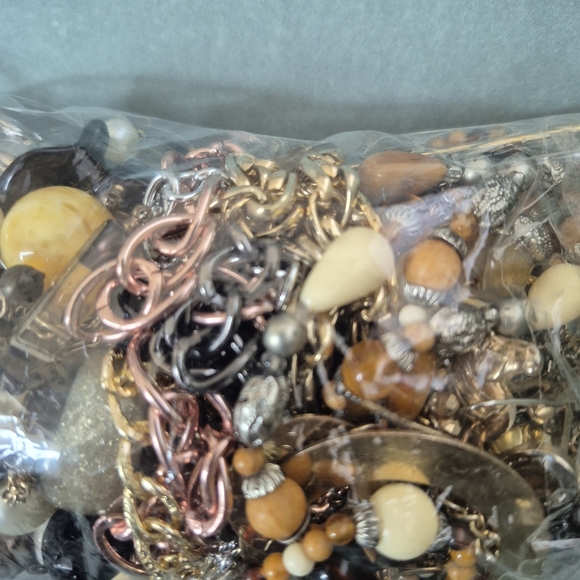 Mystery Craft Jewellry Bag - Picture 3 of 16